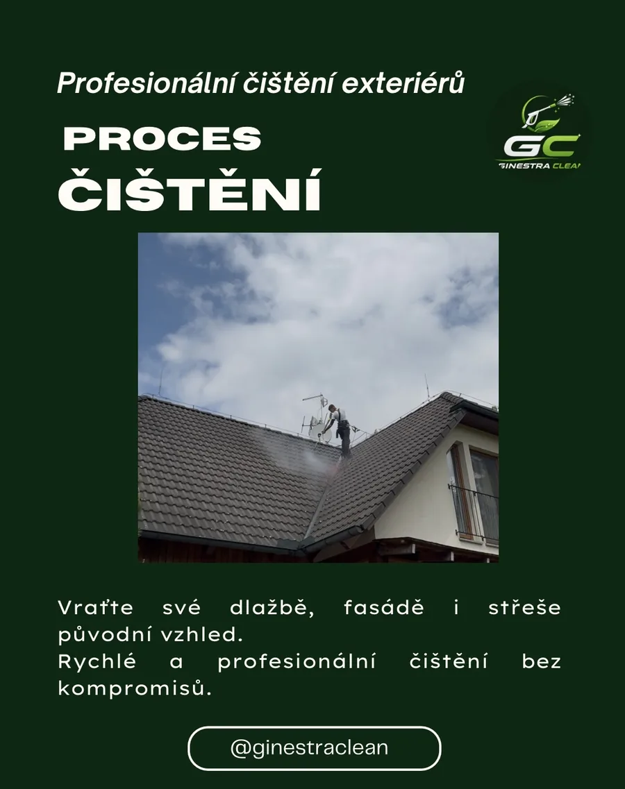 Proces čištění střechy — šetrné tlakové čištění profesionální technikou.